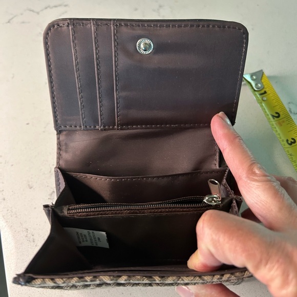 Jaclyn Smith small brown wallet in excellent condition. - Picture 5 of 8